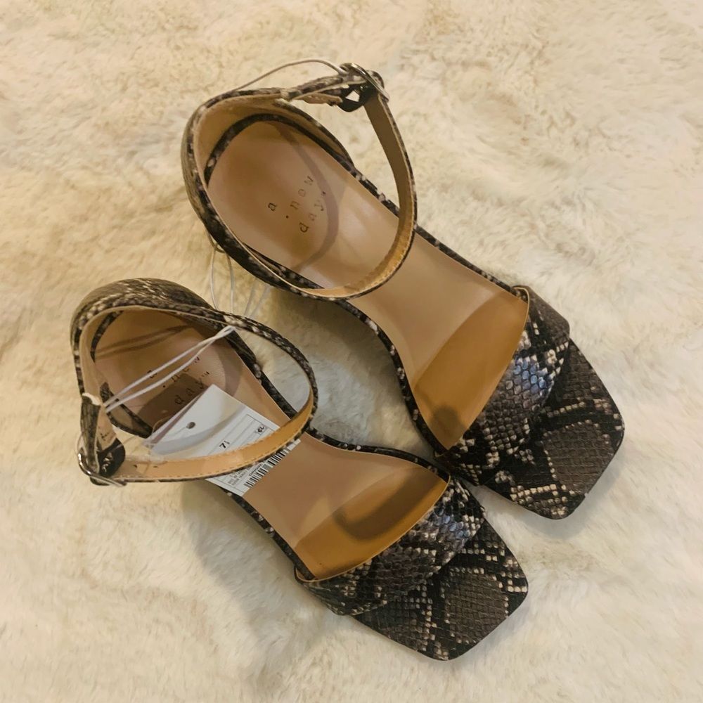 • Block Heeled Square Toe Pumps - Picture 5 of 6